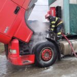 Incendiu la un autocamion încărcat cu peleți, pe DN 2D