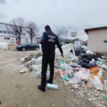 Liceul Radu Vlădescu din Pătârlagele arată ca o platformă de gunoi. Garda de Mediu a sancționat constructorul