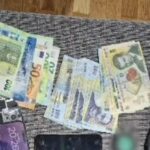 Cinci persoane au fost arestate.  Ar fi procurat, deținut, manipulat, intermediat și vândut droguri de mare risc