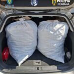Român prins în flagrant când introducea în țară 38 kg de canabis