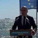TENSIUNI MAXIME PE FALEZĂ! Premierul Ilie Bolojan, HUIDUIT în direct la Constanța de Ziua Marinei